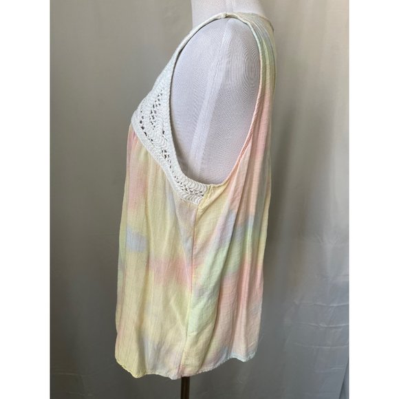 Maurices Pastel / Cream Crochet Neckline Pleated Textured Sleeveless Tank Top - Picture 7 of 10